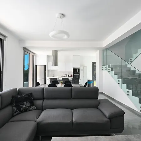 Villa By The 12 *